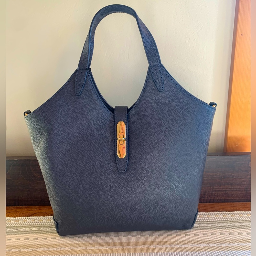 ☀️🎉Host Pick🔥NWT‼️ LEATHER HOBO BAG in Navy w/goldtone hardware✨✨✨ - Picture 6 of 9